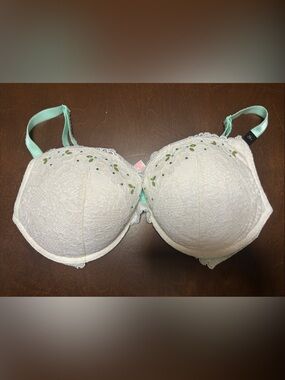 Victoria's Secret White Lace Bra with Mint Green Accents